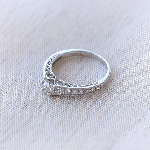 Goldener Vintage Verlobungsring voller Diamanten Keran