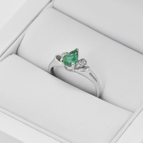 Goldring mit Smaragd und Diamanten Kyson