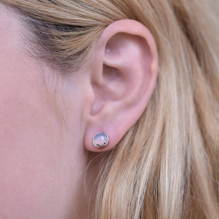 Romantische runde Ohrstecker aus Gold mit Opalen Erica 24932