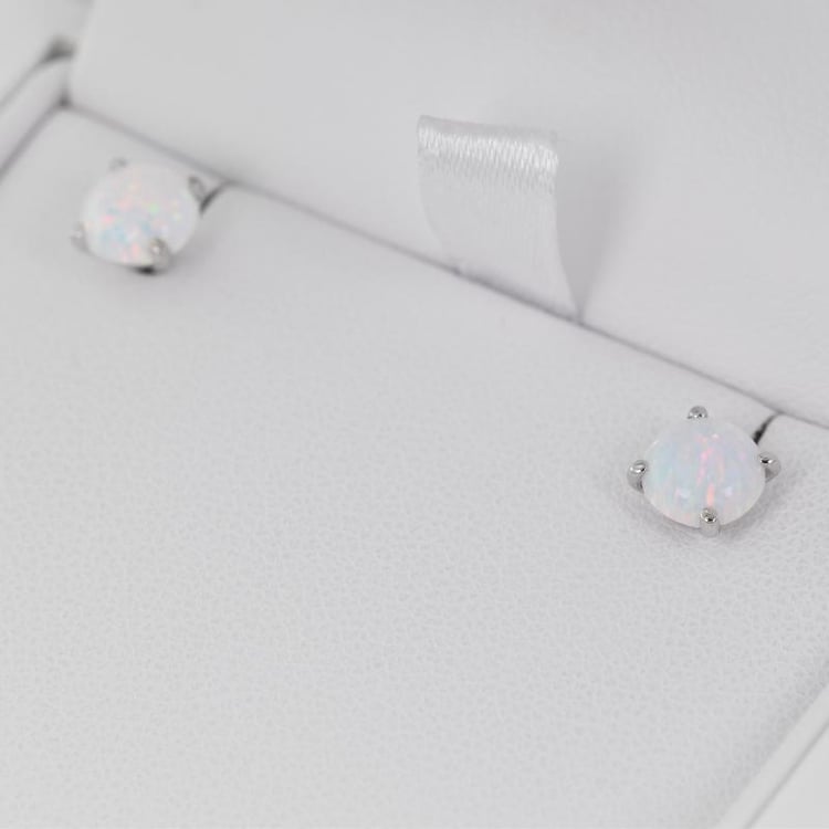 Ohrstecker aus Gold mit weißen runden Opalen Hulda 27088