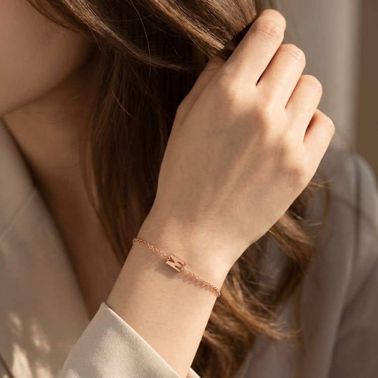 Silbernes Armband mit Buchstaben M Elinn 168490