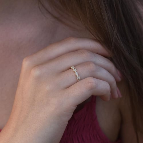 Eheringe aus einem Vintage-Ring mit Lab Grown Diamanten und einem Komfort-Ring Hadya