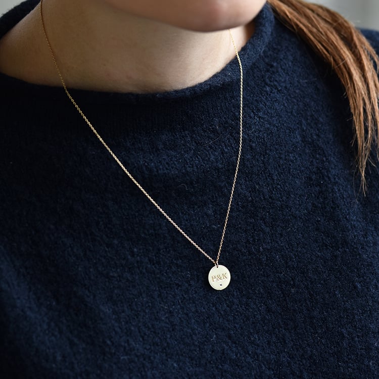 Anhänger aus Gold mit blauen Diamanten und Gravur Cassius 41888