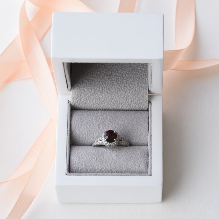 Silberner Ring mit Granat und Zirkonia Alyf 78414