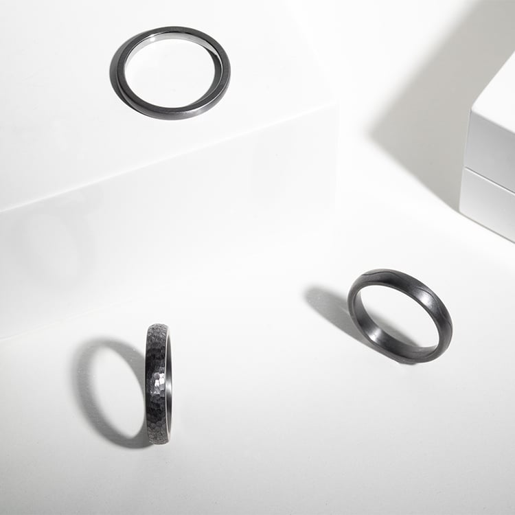 Gehämmerter Ring aus Tantal Rosser 156955