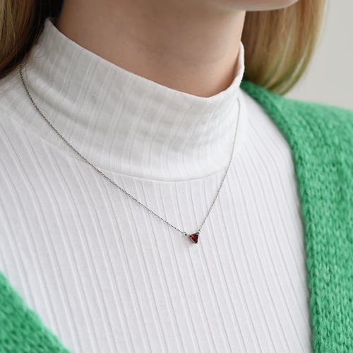 Minimalistische Kette mit Granat Modu