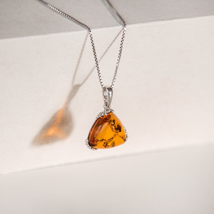 Silberner Anhänger mit Bernstein und Blumendetails Manal 107884