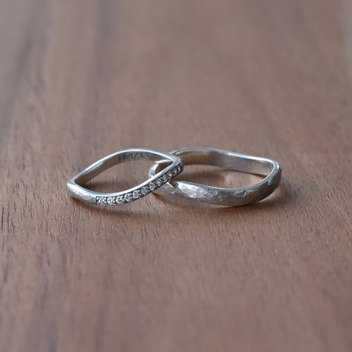 Geschmiedete Eheringe in Gold mit Diamanten Neziah