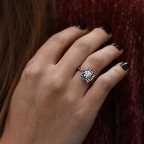 Luxuriöser Verlobungsring mit Diamant im Halostil Olva