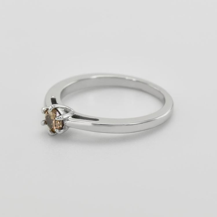 Goldener Ring mit Diamanten 10687