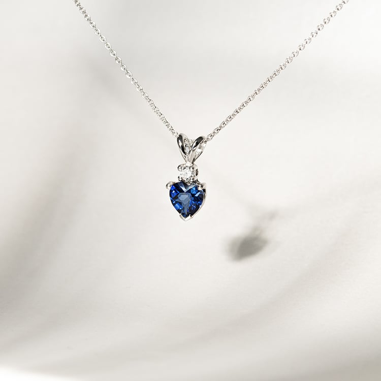 Goldanhänger mit Saphir-Herz und Diamanten Dorevie 135229