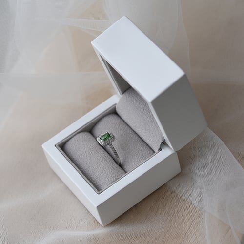 Goldring mit Tsavorit und Diamanten Kanie