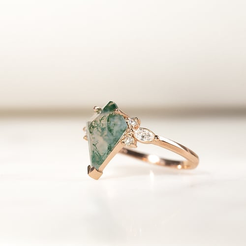 Bezaubernder Ring mit Moosachat Izabela