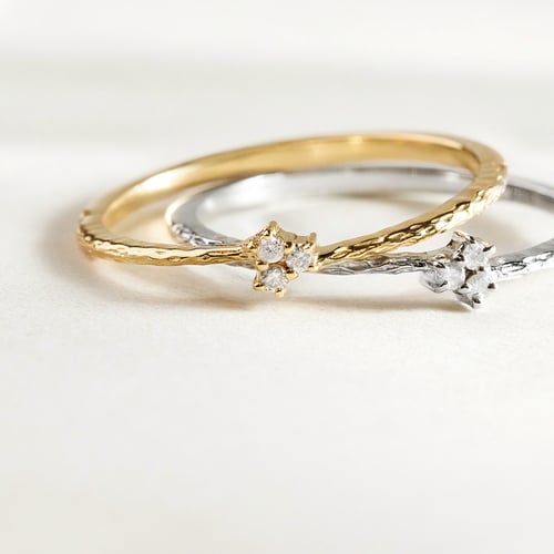 Silberner Ring mit Diamanten im Hammerschlag-Design Milan