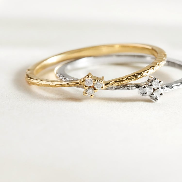 Silberner Ring mit Diamanten im Hammerschlag-Design Milan 157789