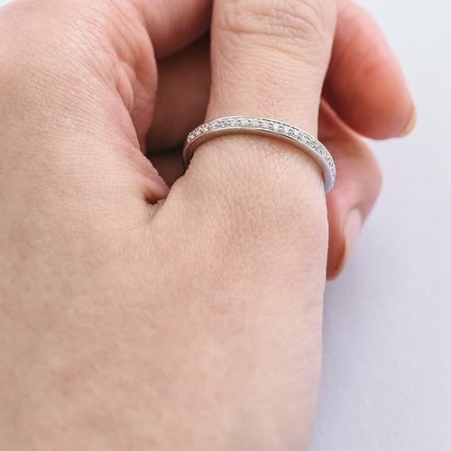 Eternity Ring in Platin mit 1.25mm Diamanten Mewya