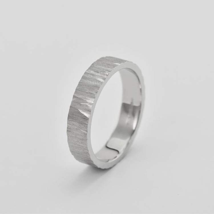 Gehämmerte Trauringe 32790