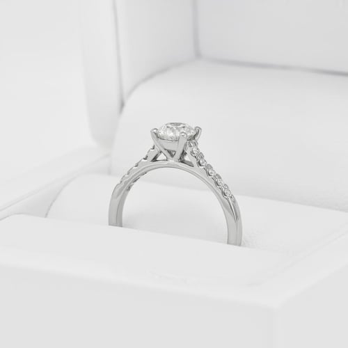Verlobungsring und Diamanten Vea