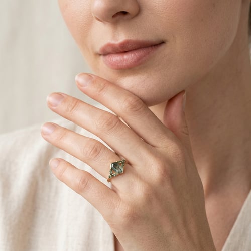 Eleganter Ring mit Moosachat und kleineren Achaten Juliana