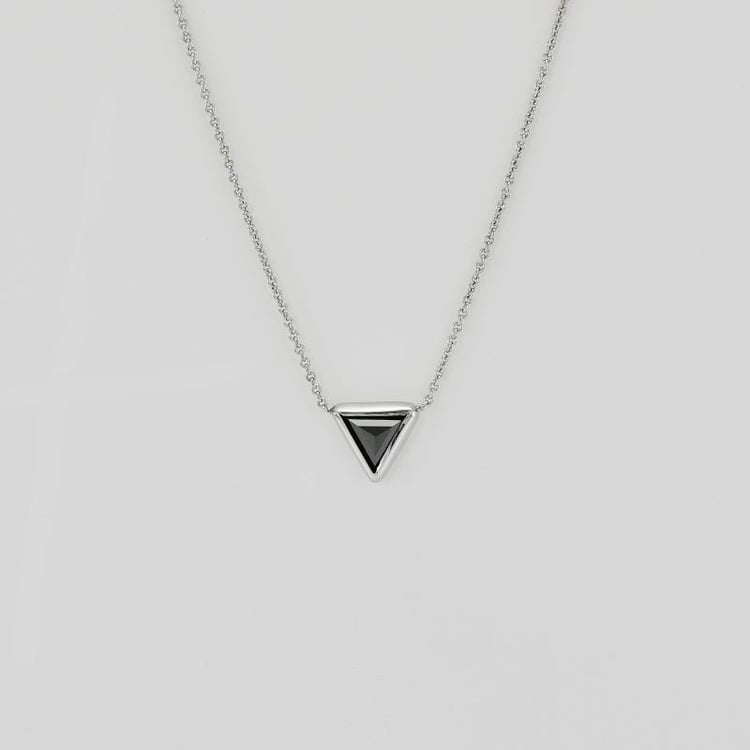 Schwarzes Dreieck Diamant in goldener Halskette 40198