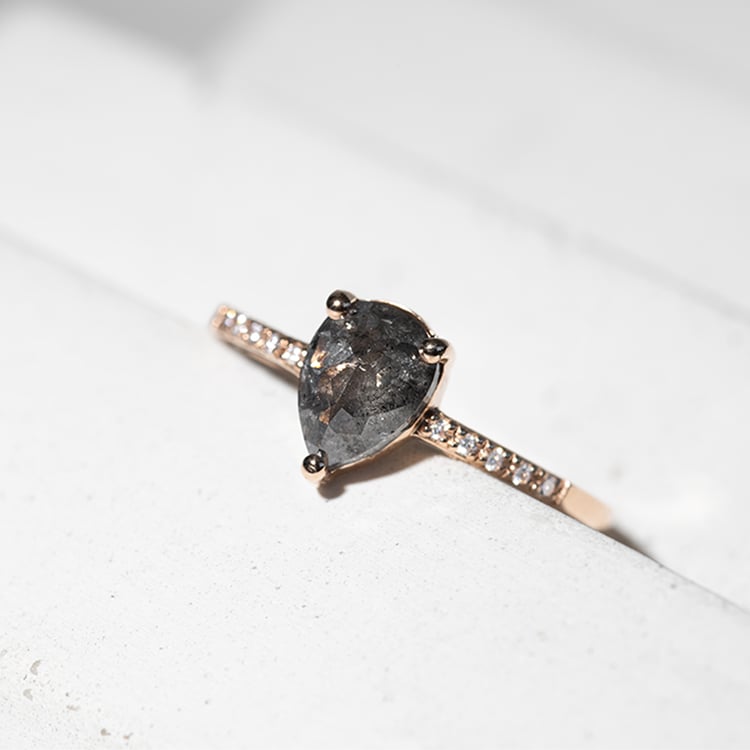 Set aus Ringen mit Salt and Pepper Diamanten und Lab Grown Diamanten Padma 128291