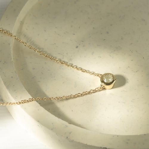 Zarte Kette mit einem Salt and Pepper Diamanten Glosie