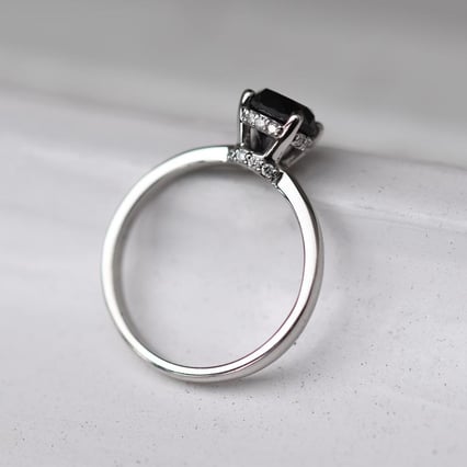 Verlobungsring mit schwarzem und weißen Diamanten Xela