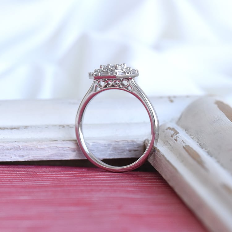 Luxuriöser Halo-Ring übersät mit Diamanten Abiodun 85281