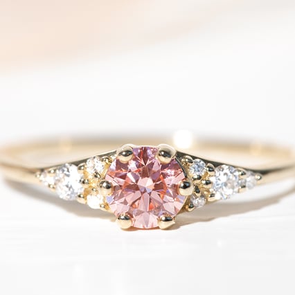 Verlobungsring mit zertifiziertem fancy rosa Lab Grown Diamanten Diana