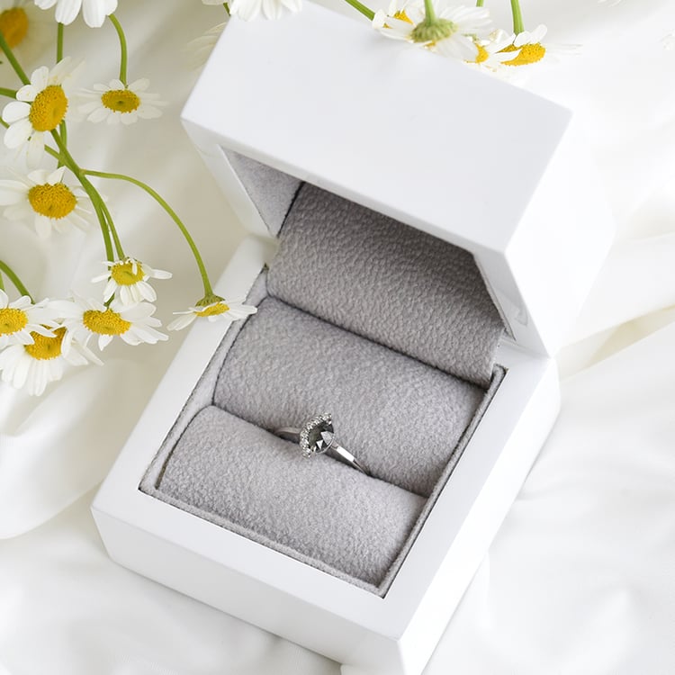 Verlobungsring mit Marquise Salt and Pepper Diamant Susi 82216