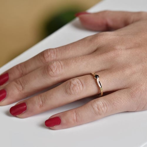 Verlobungsring mit schwarzem Diamant Amrusha