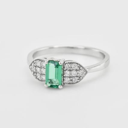 Ring mit Smaragd und Diamanten Tana