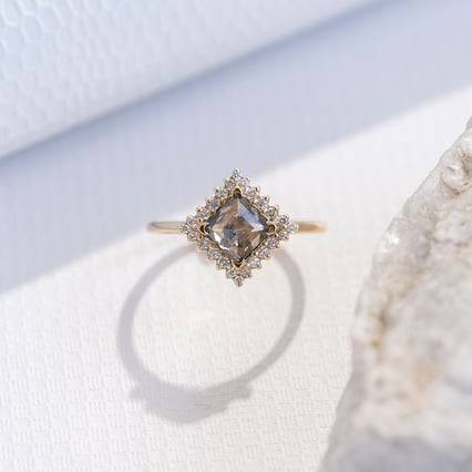 Ring mit Salt and Pepper Diamanten und Lab Grown Diamanten Guerra