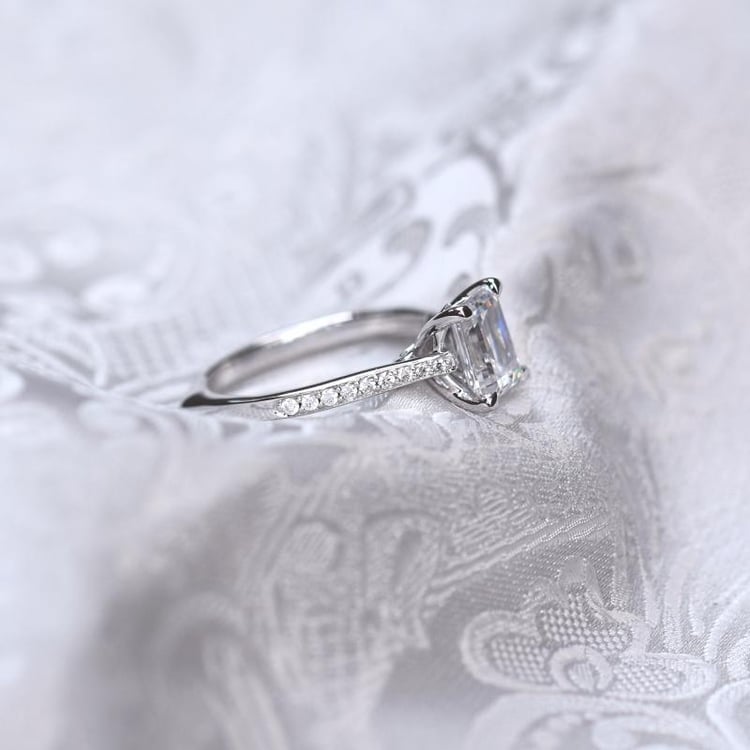 Ring mit Diamanten 49650