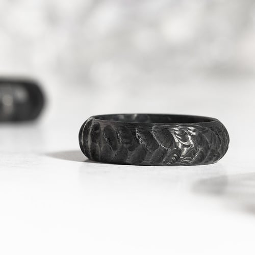 Ring aus Carbon mit atypischer Oberfläche Mingus
