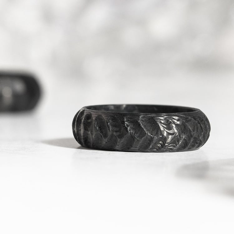 Ring aus Carbon mit atypischer Oberfläche Mingus 157159