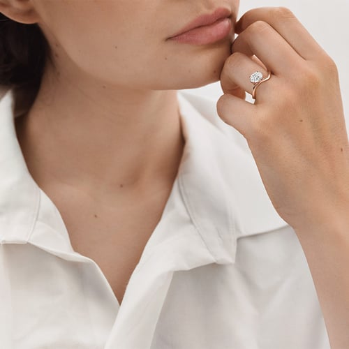 Verlobungsring mit einem ovalen Diamanten Carrie