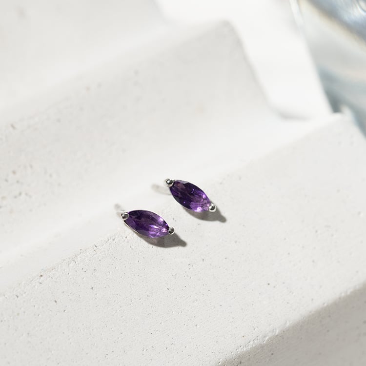 Minimalistische silberne Ohrringe mit Amethysten Andine 131334