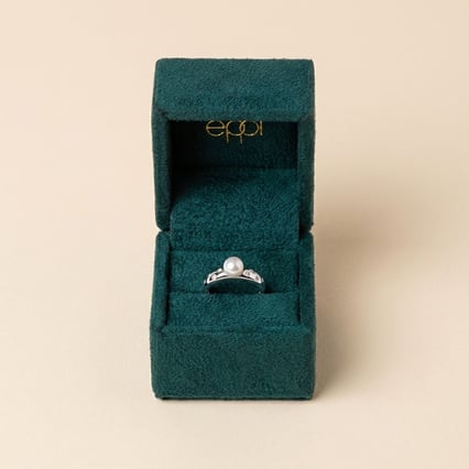 Silberring mit weißer Perle und Zirkonia Shad