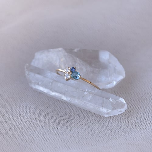 Goldener Cluster-Ring mit Topas, Saphir und Moissanit Avah