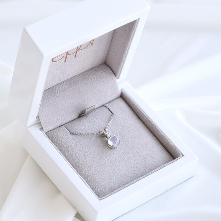 Anhänger aus Gold mit Mondstein und Diamant Timotei 80522