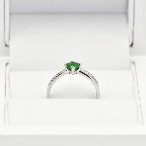 Goldring mit Tsavorit und Diamanten Sewyn
