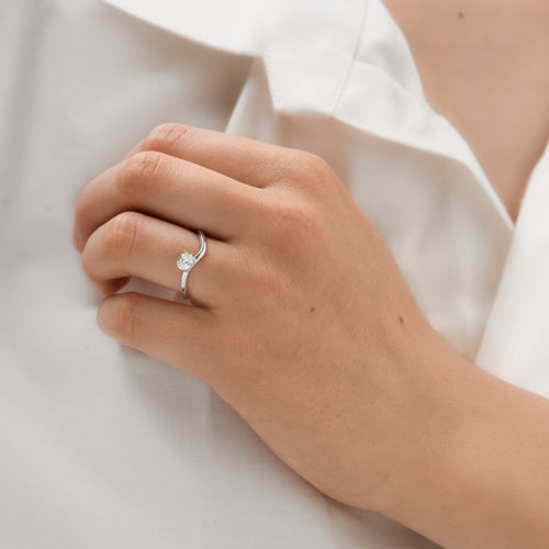 Verlobungsring mit einem ovalen Diamanten Carrie