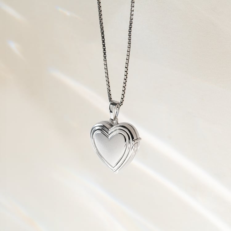 Silbernes Medaillion in Herzform zum Öffnen 140326