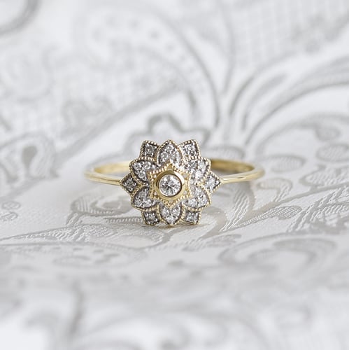 Goldring mit Diamantblume Adreanna