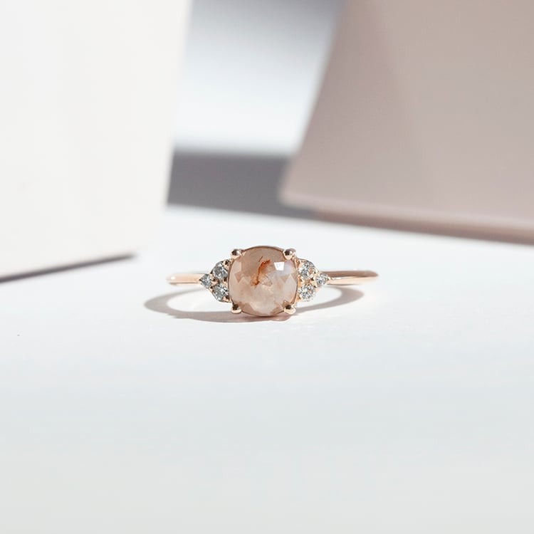 Ring mit einem Salt and Pepper Diamanten Agathe 112196