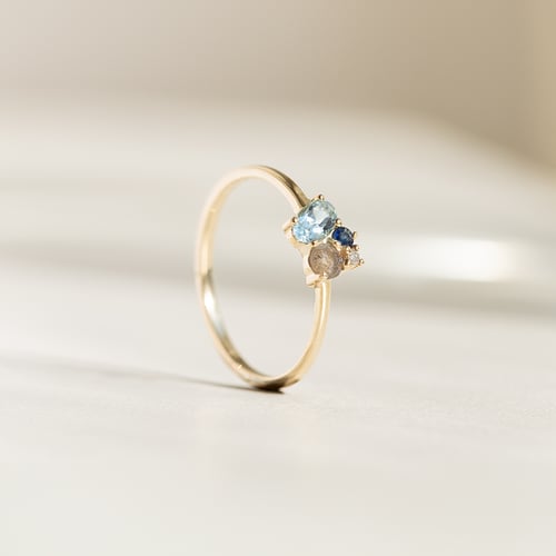 Cluster-Ring mit Aquamarin, Labradorit, Saphir und Diamant Bluma