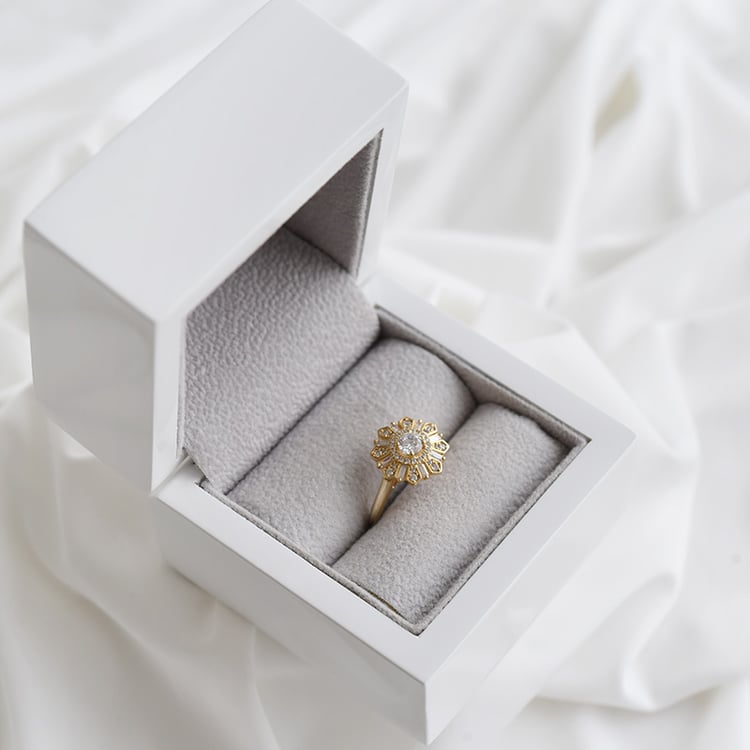 Ring mit Diamanten in Blumenform Buck 89998