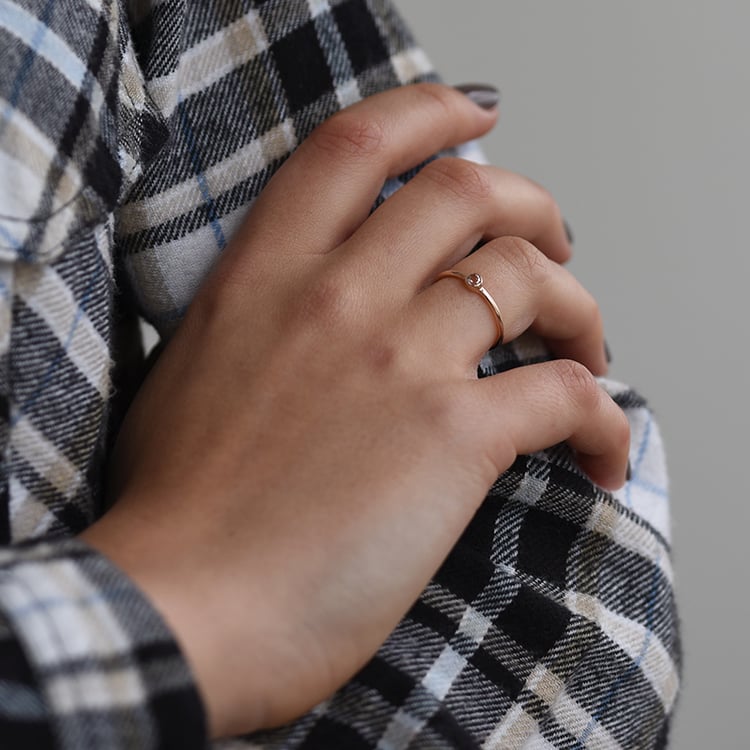 Goldener minimalistischer Ring mit Morganit Emilien 62132