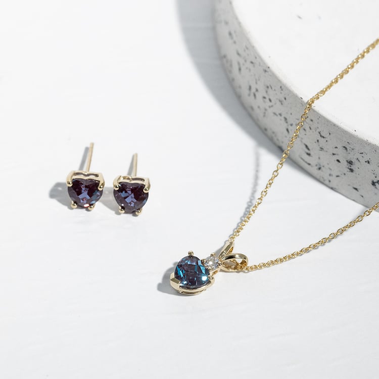 Herz aus Alexandrit in Goldanhänger mit Diamant Dorevie 123148